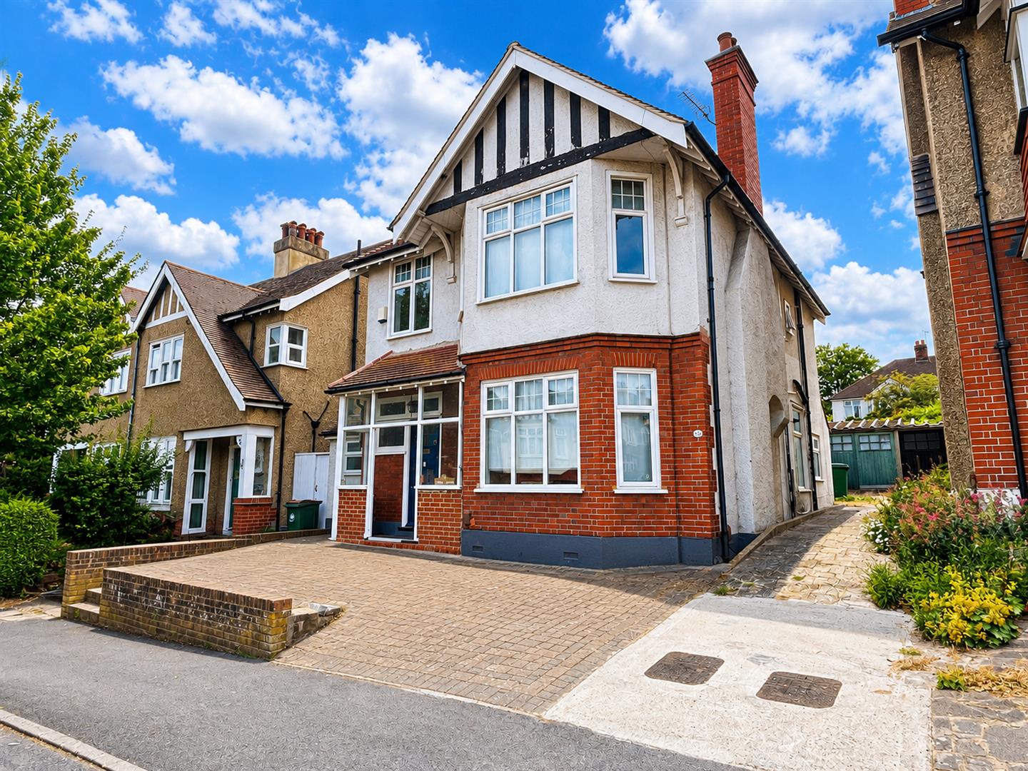 Hawthorn Road, Sutton